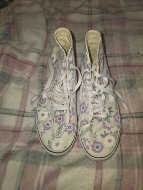 Floral High-Top Vans Sneakers - Lavender/White